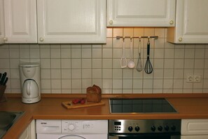 Geschirrspüler, Wasserkocher mit Kaffee-/Teezubehör