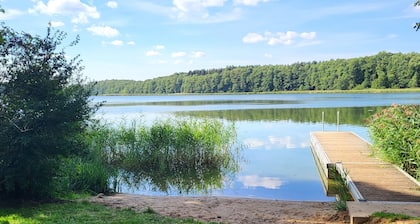 Vakantie op Godendorfer See 300m, roeiboot, hond op aanvraag, open haard, 2x toilet, 2 slaapkamers