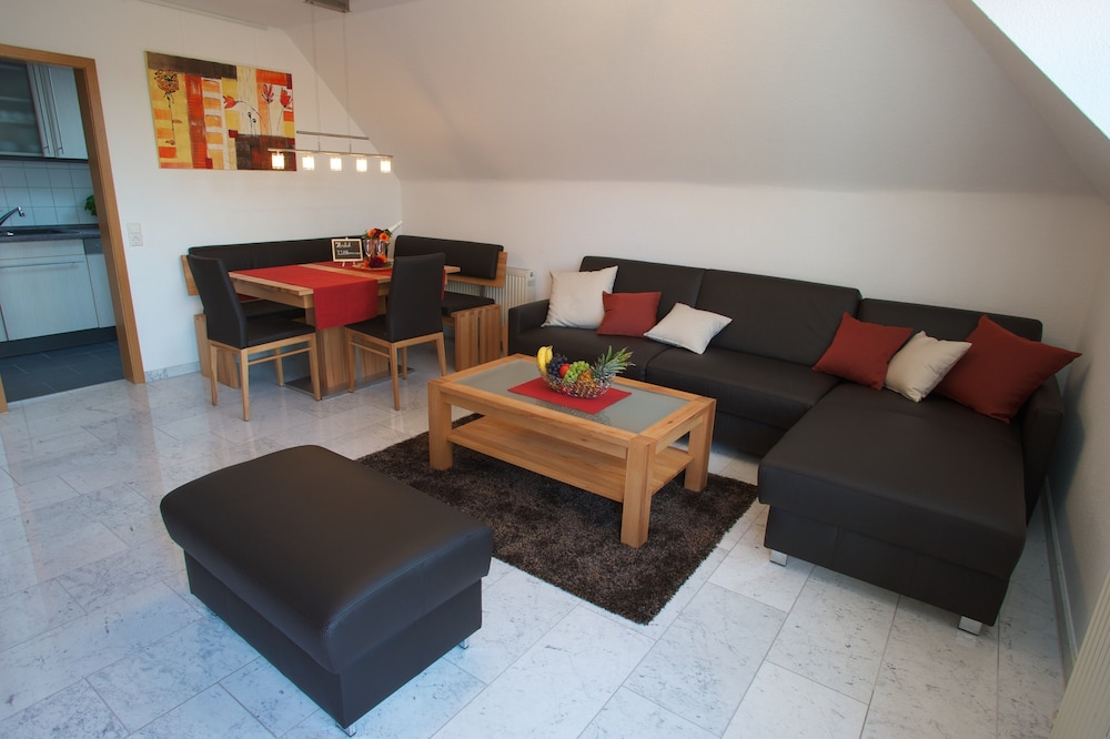 Super nice, 2 room. Apartment. 10 km to Ludwigsburg, 20 km to Stuttgart