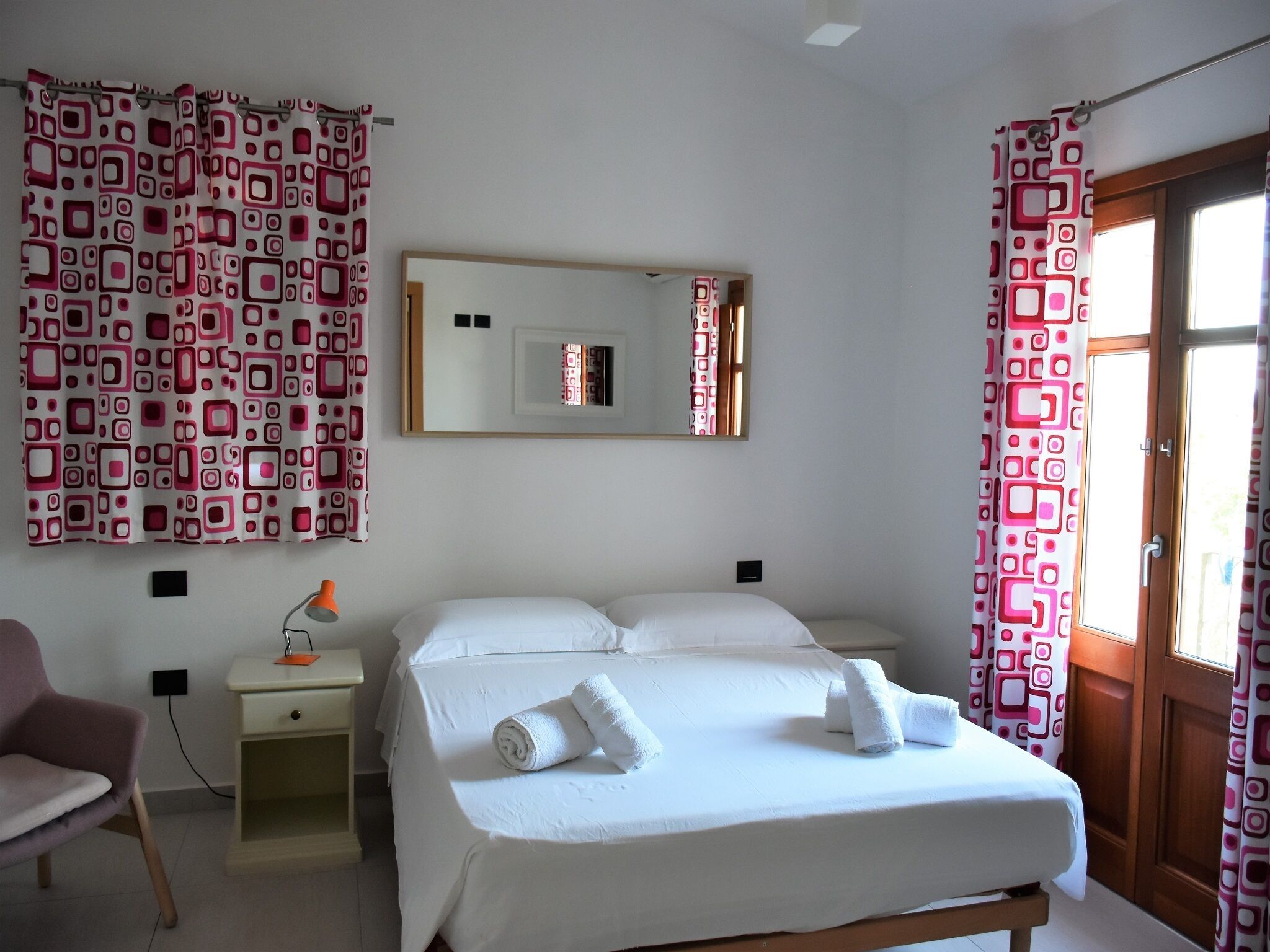 Villa Menhir. Giardino mediterraneo. Vista sulle montagne. 5 minuti dalla spiaggia. Zona tranquilla