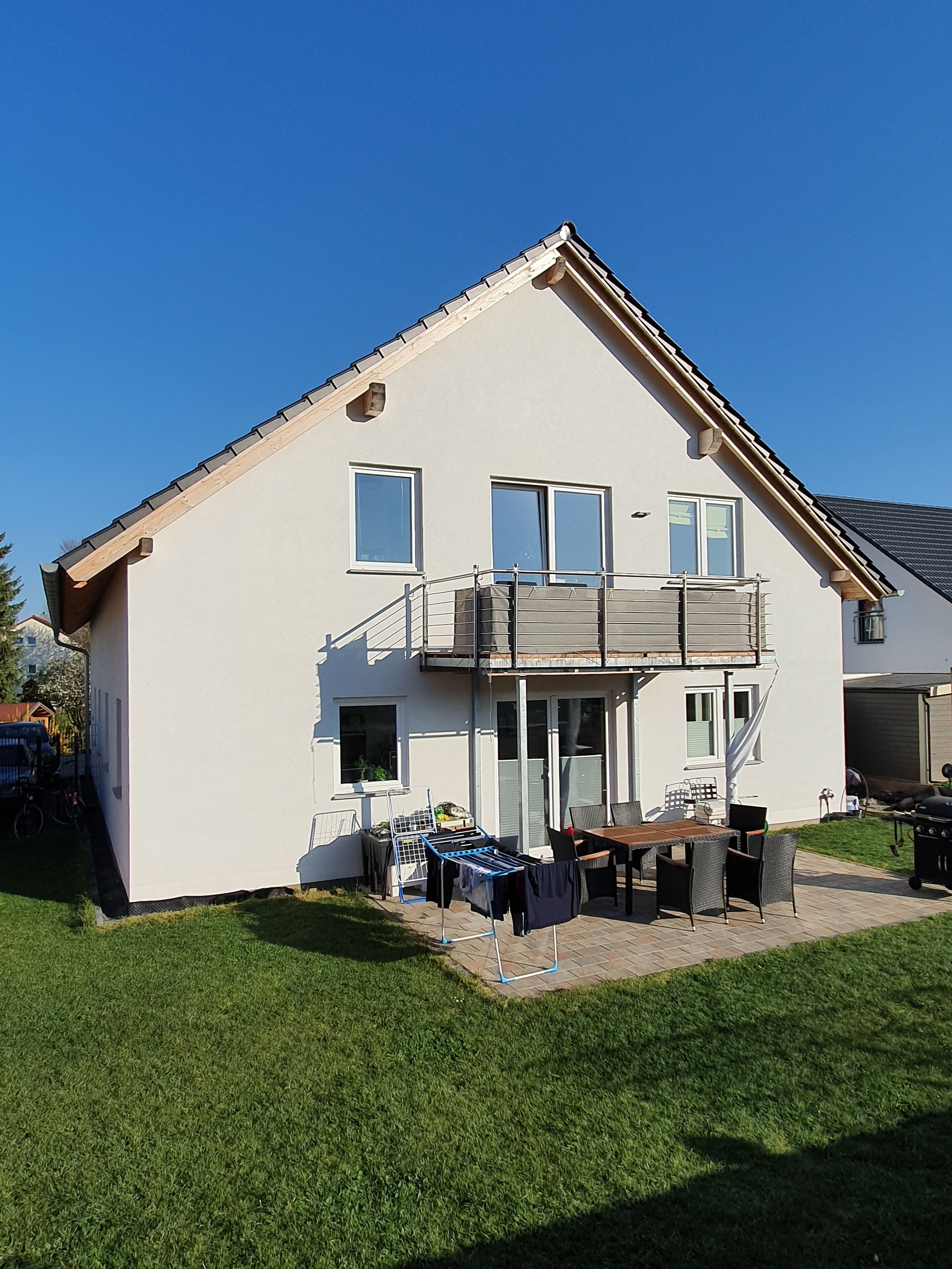 Wohnen am Fusse des Weinberges, klimaneutral.