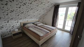 3 bedrooms, iron/ironing board, travel crib, free WiFi