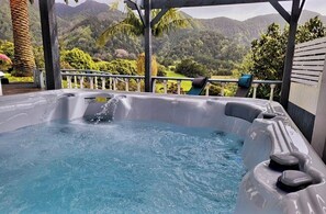 Baignoire à remous extérieure