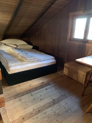 2 Schlafzimmer, Schreibtisch, Reisekinderbett, kostenloses WLAN