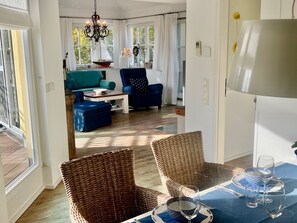 Smart TV, fireplace, DVD player, books