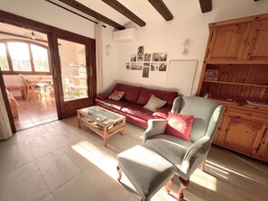 TV, books, stereo - Beautiful CASA PEPPO, private garden, communal pool, mountain views, Montgo (Denia)