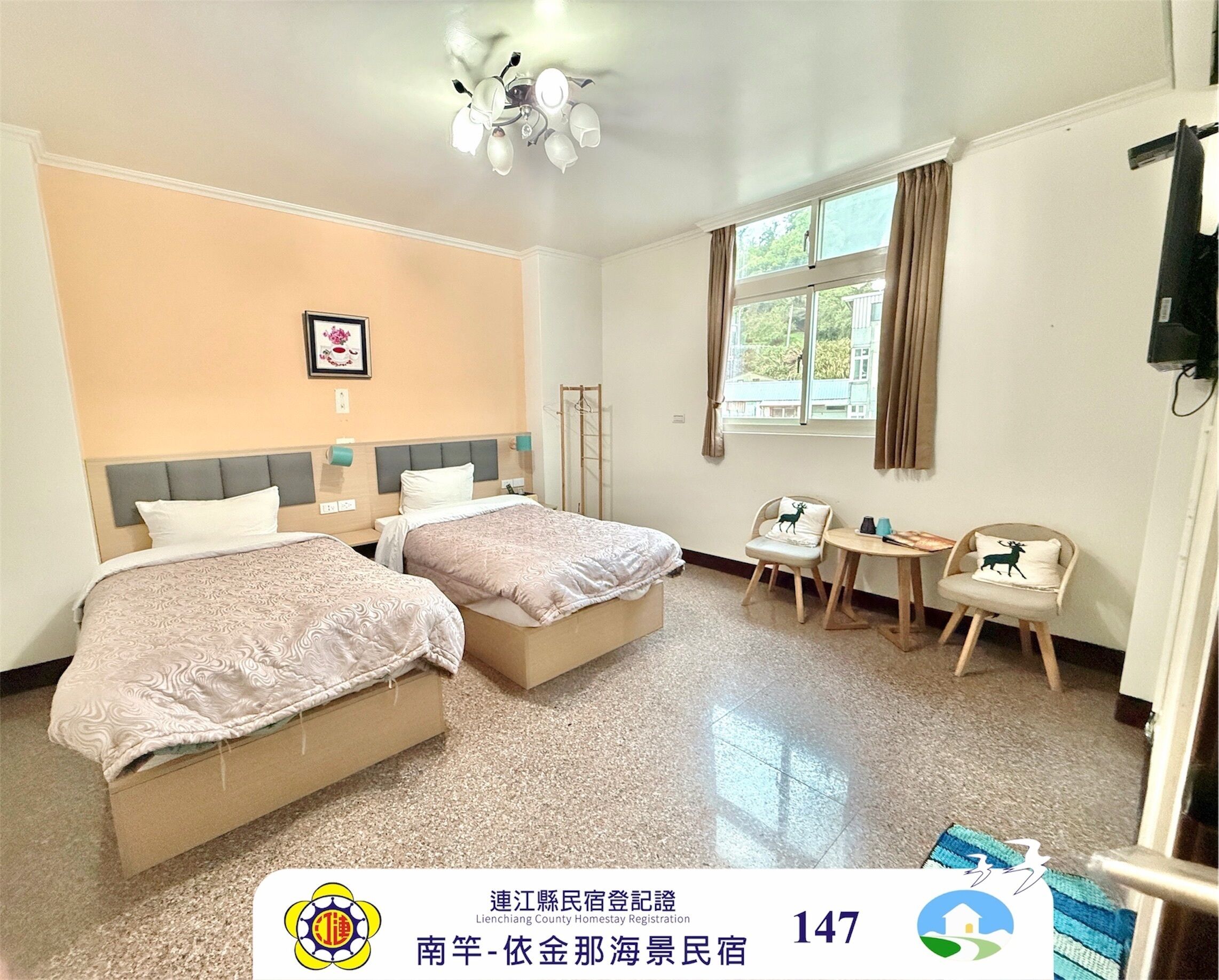 Tomannsrom – standard | Skrivebord, skrivebord for bærbar PC og blendingsgardiner