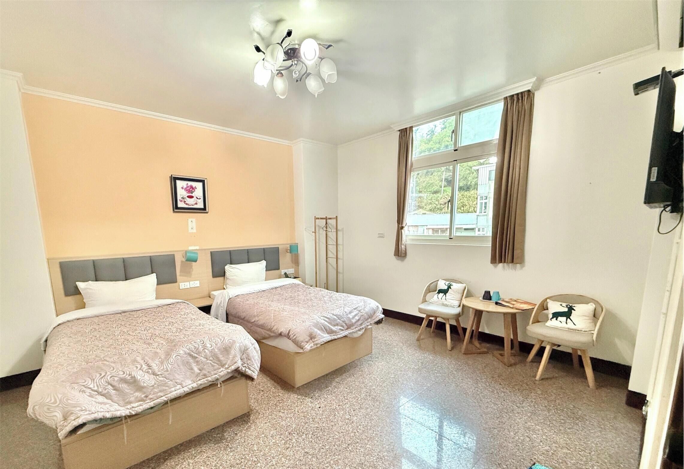 Kahden hengen standard-huone (kaksi sänkyä) | Työpöytä, kannettavalle tietokoneelle sopiva työtila, pimennysverhot