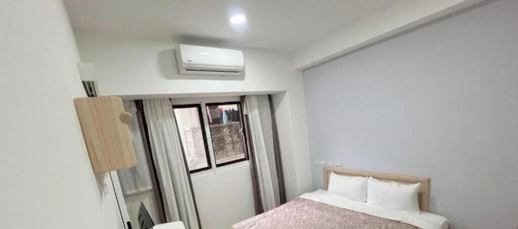 Habitación doble estándar, 1 cama matrimonial, para no fumadores | Escritorio, espacio para trabajar con laptop y cortinas blackout 