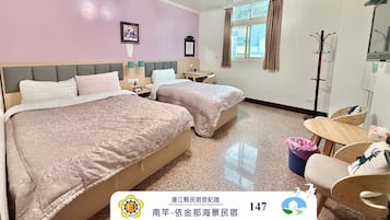 Habitación triple estándar | Escritorio, espacio para trabajar con un portátil, cortinas opacas