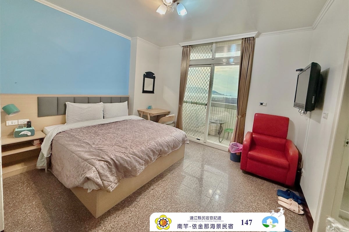 Quarto casal standard, vista para o oceano | Escrivaninha, espaço de trabalho para notebook, cortinas blackout