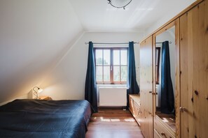 3 chambres, coffres-forts dans les chambres, fer et planche à repasser