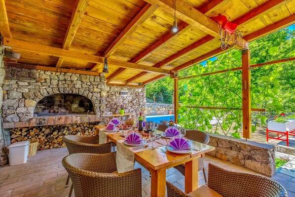 Outdoor dining