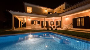 A two-story house with a swimming pool, outdoor seating, and a balcony. - Modern, large and beautiful villa with pool/garden in Azeitão south of Lisbon. (Azeitão, Setubal)