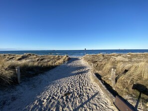 Beach nearby, sun loungers - Top location, close to the beach, sun terrace, 5 bedrooms, 3 bathrooms, sauna, fireplace, 4 parking spaces (Mecklenburg Vorpommern)