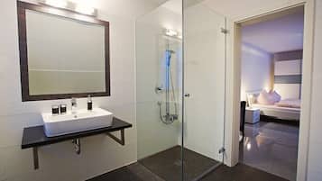 Combined shower/tub, hair dryer, towels, soap