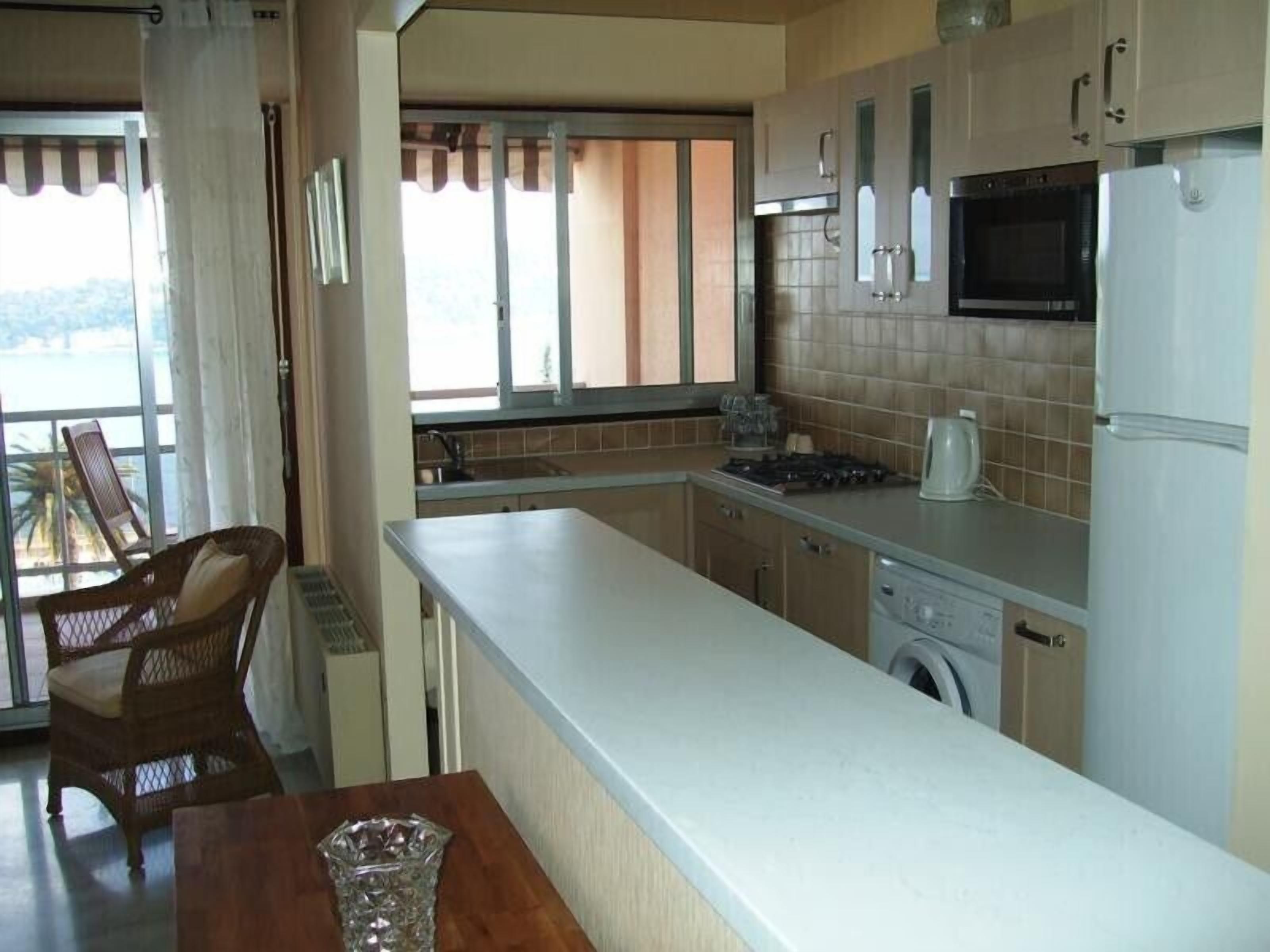 Luxury apartment, stunning sea, coastal and mountain views,swimming pool,terrac