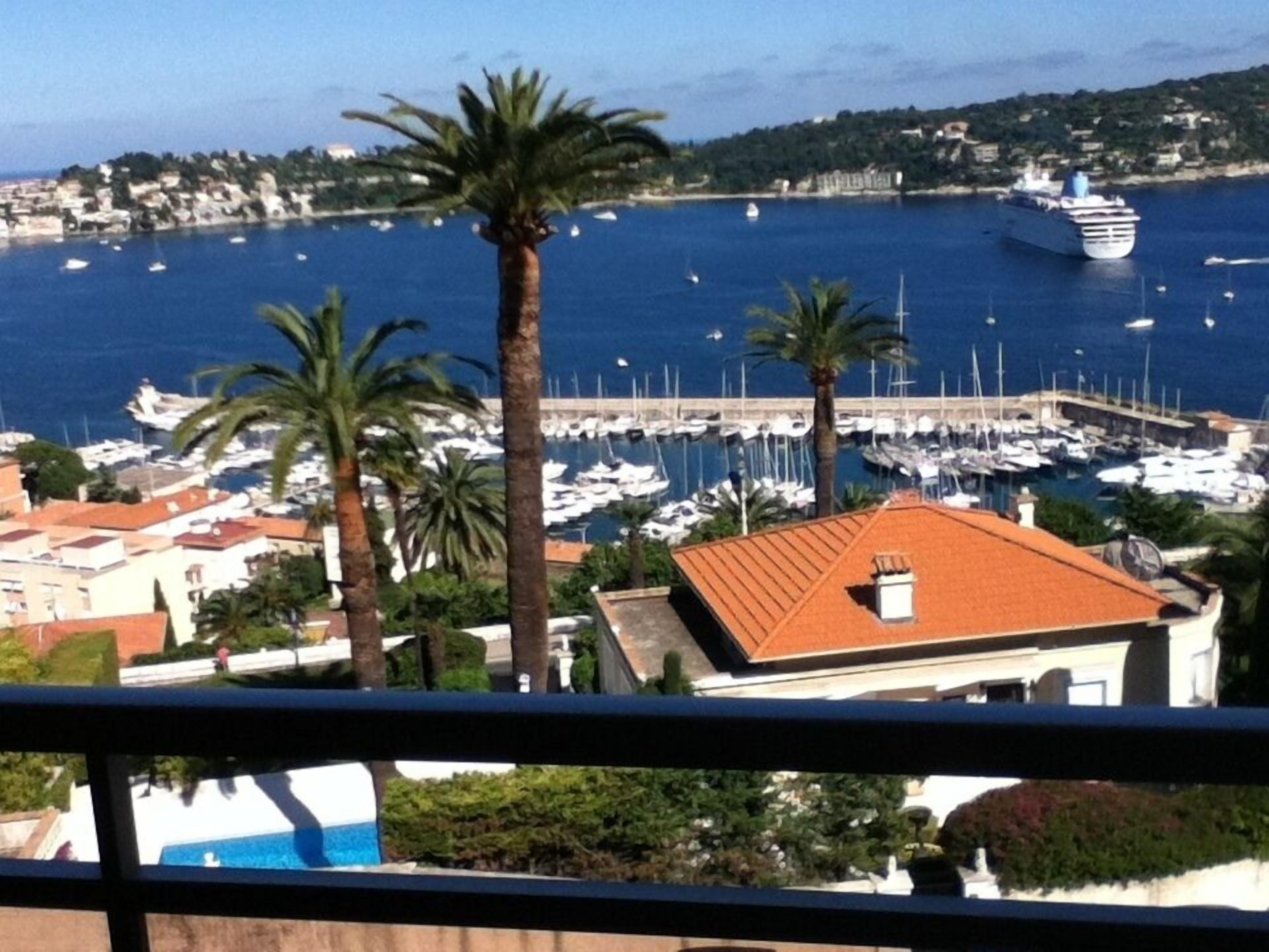 Luxury apartment, stunning sea, coastal and mountain views,swimming pool,terrac