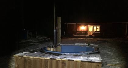 Large cozy house with a fireplace and pool for 8 people right on the river