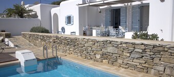 Cerca de Golden Beach - villa con piscina privada y vistas panorámicas del mar Egeo