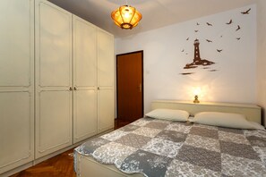 2 bedrooms, free WiFi, bed sheets - Apartment DiSente °1 in Krk, family friendly, close to the center, pets allowed (Krk)
