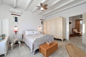 3 bedrooms, desk, iron/ironing board, WiFi - "Villa Lygeia" stunning Sea View, 3 Bedroom, Pool, BBQ (Paros)