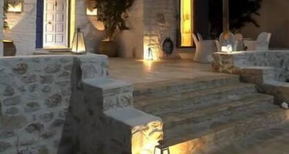 Villa 'Lygeia' merinäköalalla, 3 makuuhuonetta, vuodepaikkoja 8, uima-allas, BBQ