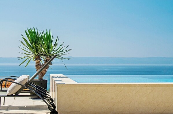 A heated pool - Vast villa, private heated pool - *free dinner offer (Selca)