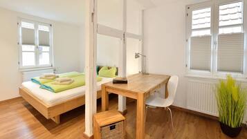 3 bedrooms, iron/ironing board, travel crib, internet