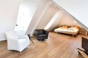 3 chambres, fer et planche à repasser, lit parapluie, accès Internet