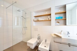Hair dryer, towels - Old Town Apartment "Himmelreich" (Heidelberg)