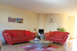 TV, fireplace, DVD player, toys - Our cozy house is located on the outskirts of Amsterdam. Free parking. (Diemen)