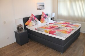 1 bedroom, iron/ironing board, free WiFi - Our cozy house is located on the outskirts of Amsterdam. Free parking. (Diemen)