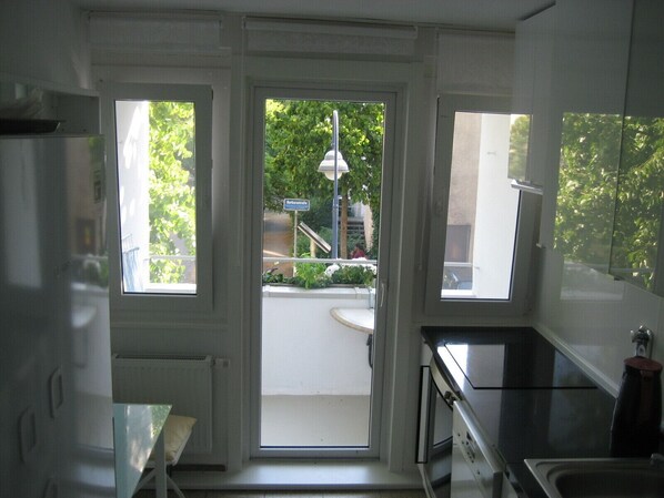 Fridge, oven, stovetop, dishwasher - Luxury, central, quiet 107sqm apartment (Freiburg)