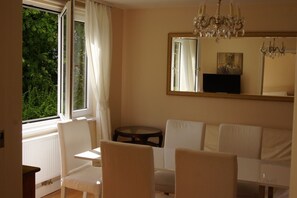 Dining -   Luxury, central, quiet 107sqm apartment (Freiburg)