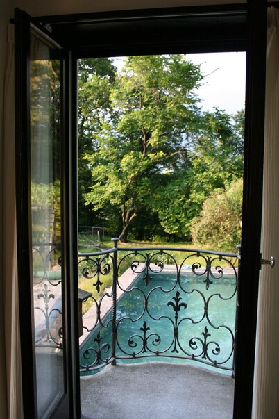 Ticino villa with large pool and stunning lake view - on 8,800m² plot