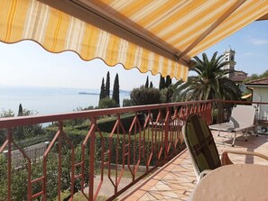 Property grounds - Romantic villa with a fantastic view of Lake Garda (Toscolano Maderno)