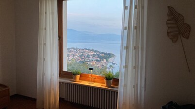 Romantic villa with a fantastic view of Lake Garda