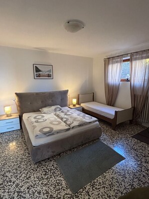 4 bedrooms, travel crib, free WiFi, bed sheets