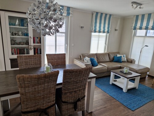 Apartment Schloonblick, central, 300 m beach, free WiFi, gas fireplace, 2 balconies