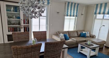 Apartment Schloonblick, central, 300 m beach, free WiFi, gas fireplace, 2 balconies