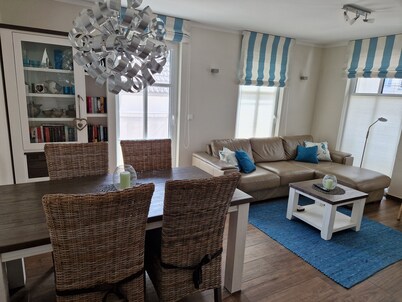 Apartment Schloonblick, central, 300 m beach, free WiFi, gas fireplace, 2 balconies