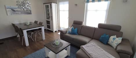 Smart TV, fireplace, DVD player, books