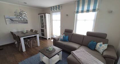 Apartment Schloonblick, central, 300 m beach, free WiFi, gas fireplace, 2 balconies