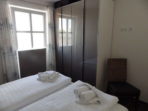 2 chambres, fer et planche à repasser, Wi-Fi gratuit, draps fournis