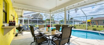 Villa Sunsplash-Modern, south-facing, large pool- perfect for families