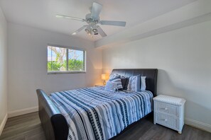 3 bedrooms, travel crib, free WiFi, bed sheets - Villa Sunsplash-Modern, south-facing, large pool- perfect for families (Cape Coral)