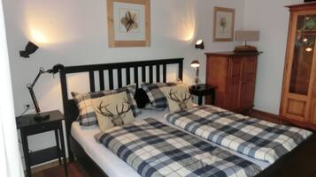 Zimmersafe, Bügeleisen/Bügelbrett, kostenloses WLAN, Bettwäsche