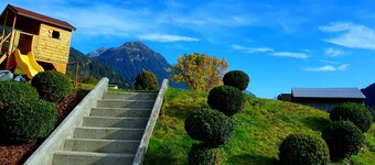Endroit ensoleillé et calme avec vue sur les belles montagnes du Montafon