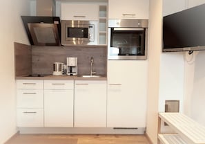 Fridge, microwave, oven, stovetop - Sunny, quiet location with a view of the beautiful Montafon mountains (Sankt Gallenkirch)